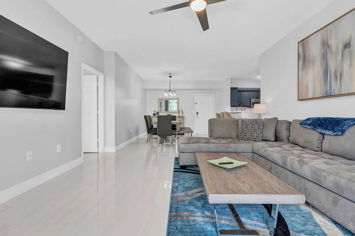Oversized Great Room at 802 W Windward Way 217, Lantana
