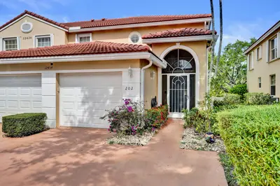12434 Crystal Pointe Drive 202, Boynton Beach – sold