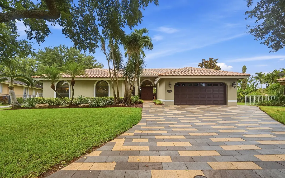 Front of home at 4704 NW 99th Lane, Coral Springs