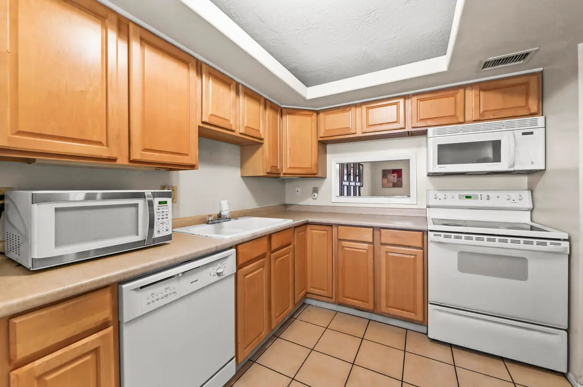 06 Kitchen 02 at 109 Lake Barbara Drive, West Palm Beach
