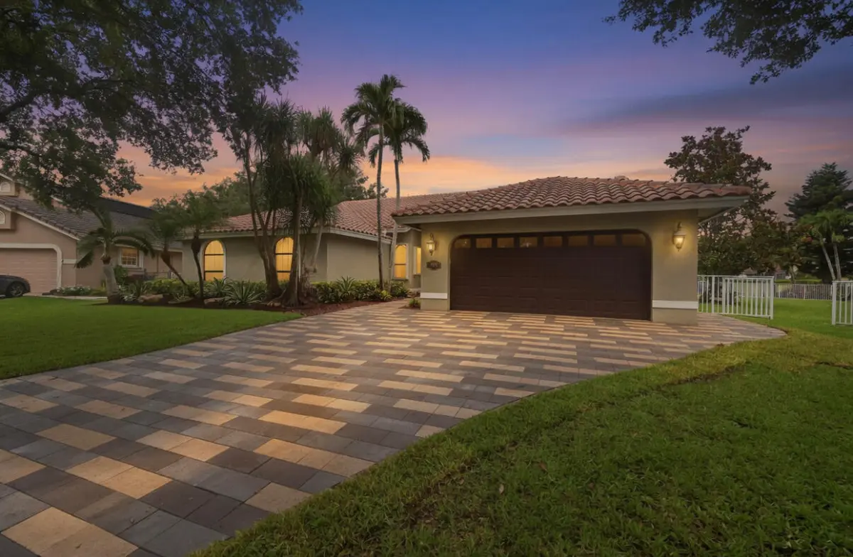 Revised front twlight at 4704 NW 99th Lane, Coral Springs