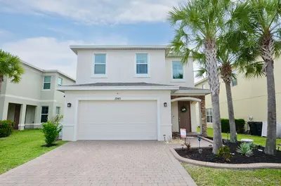 1945 NW Cataluna Circle, Port St. Lucie – Single Family Residence for sale