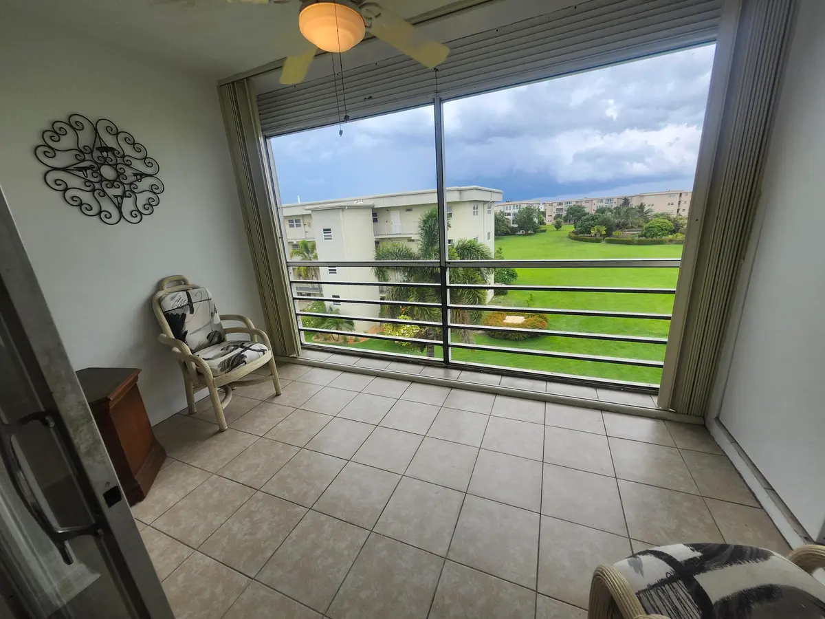 Florida Room at 2600 NE 1st Lane 402, Boynton Beach