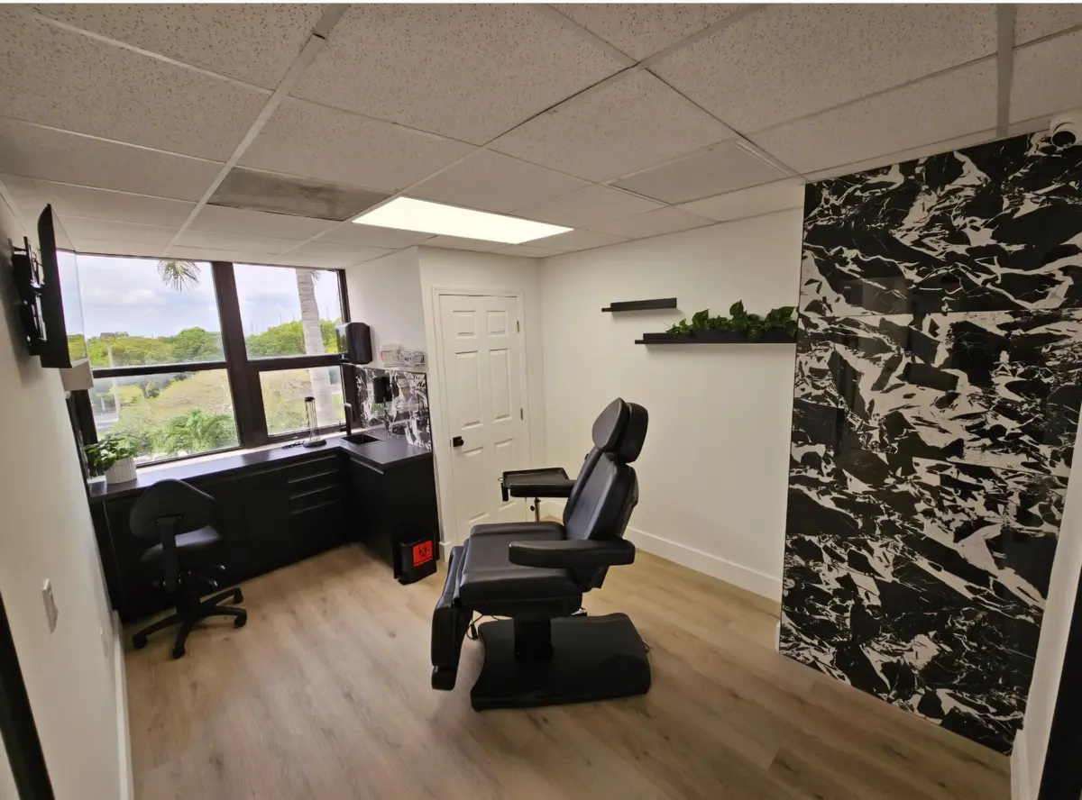 Screenshot_20250113_193428_Gallery at 4700 N Congress Avenue 305, West Palm Beach