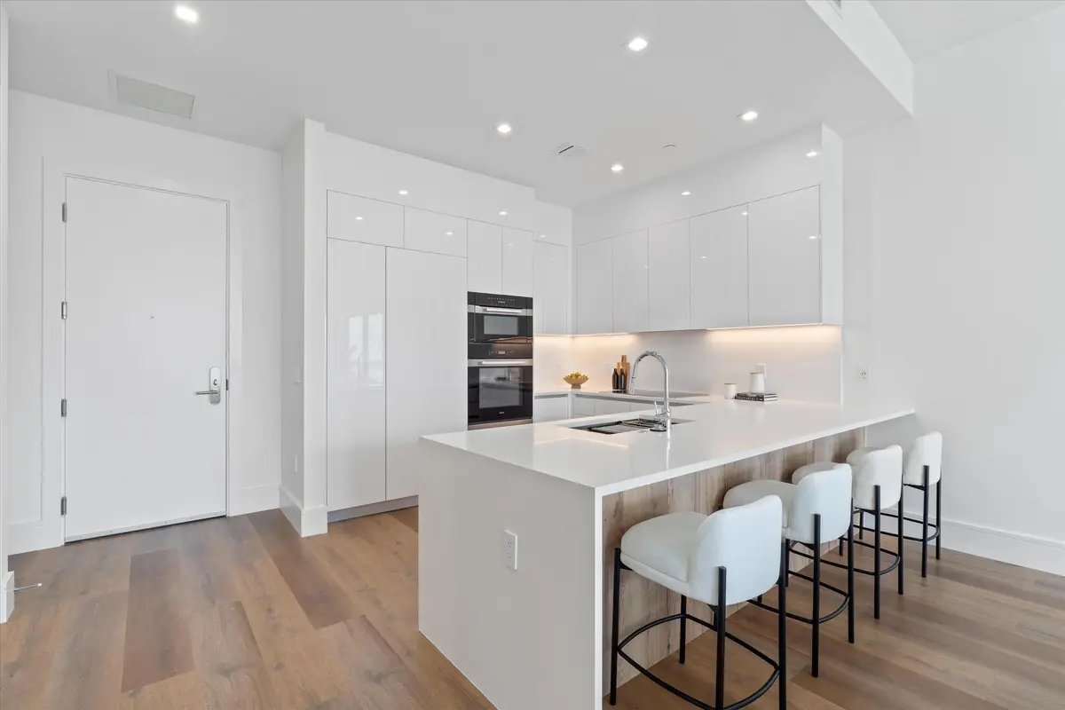 07-220 Lake Shore Drive #2305 Lake Park, at 220 Lake Shore Drive 2305, Lake Park
