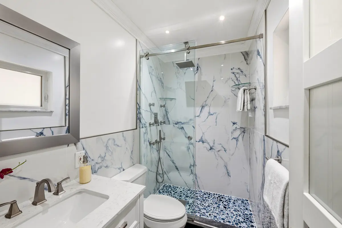 Guest Bathroom at 390 SE 12th Avenue, Pompano Beach