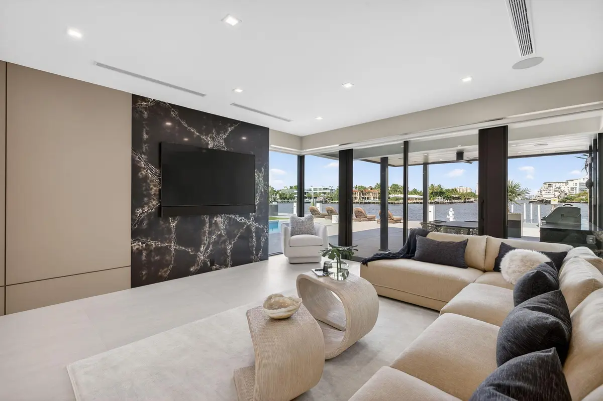 Family Roon at 2533 Aqua Vista Boulevard, Fort Lauderdale
