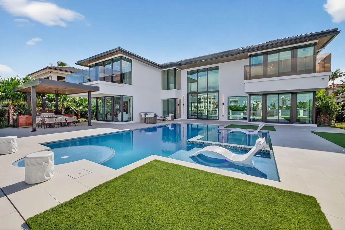 129-web-or-mls-A699A3257 at 2533 Aqua Vista Boulevard, Fort Lauderdale