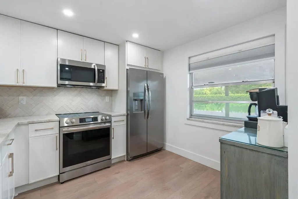 SS appliances at 2717 Florida Boulevard 125, Delray Beach