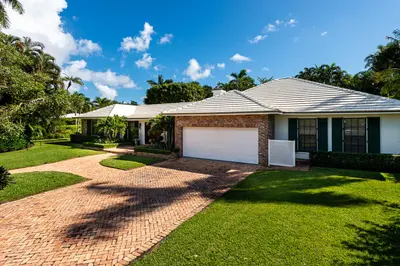 202 Coral Lane, Palm Beach – Single Family Residence for sale