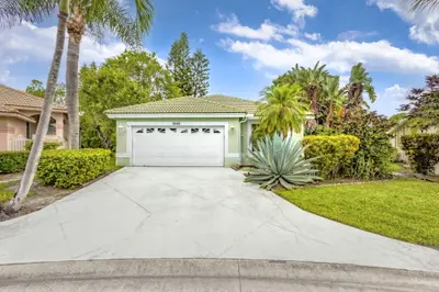 2860 Waters Edge Circle, Greenacres – sold