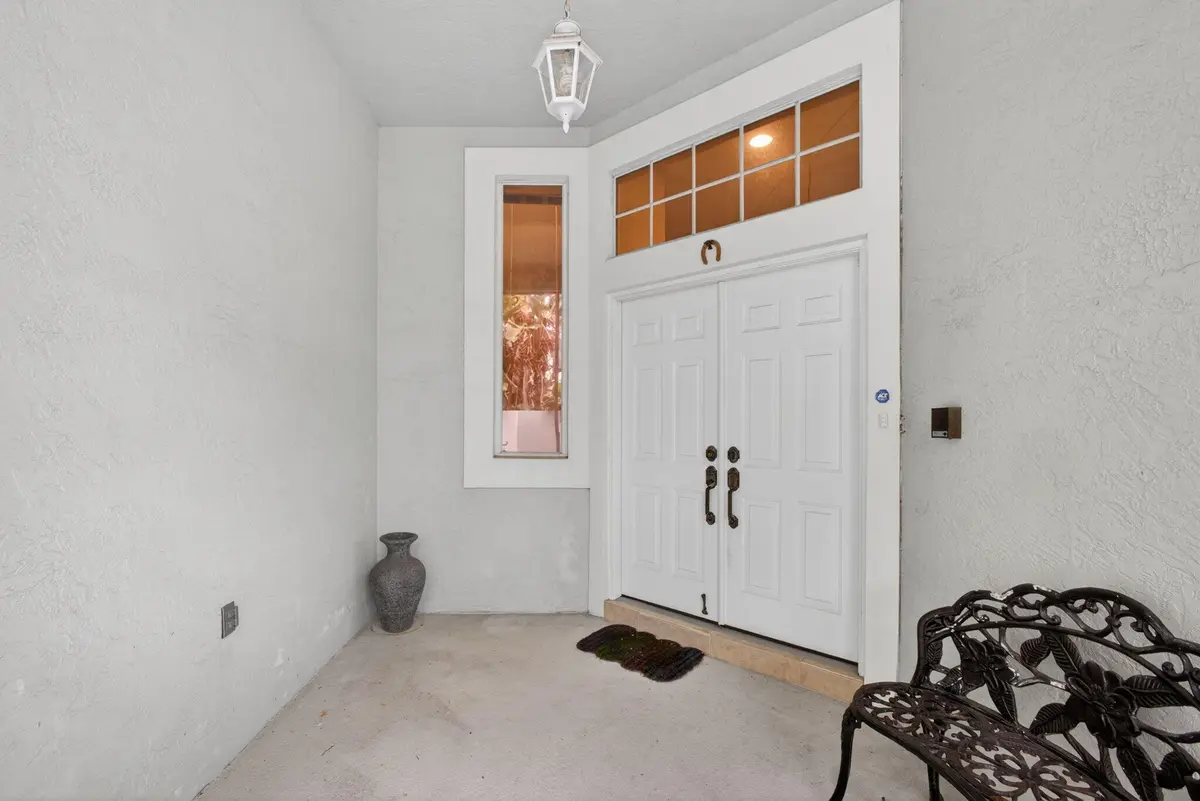 6-web-or-mls-5D1A9224 at 2860 Waters Edge Circle, Greenacres