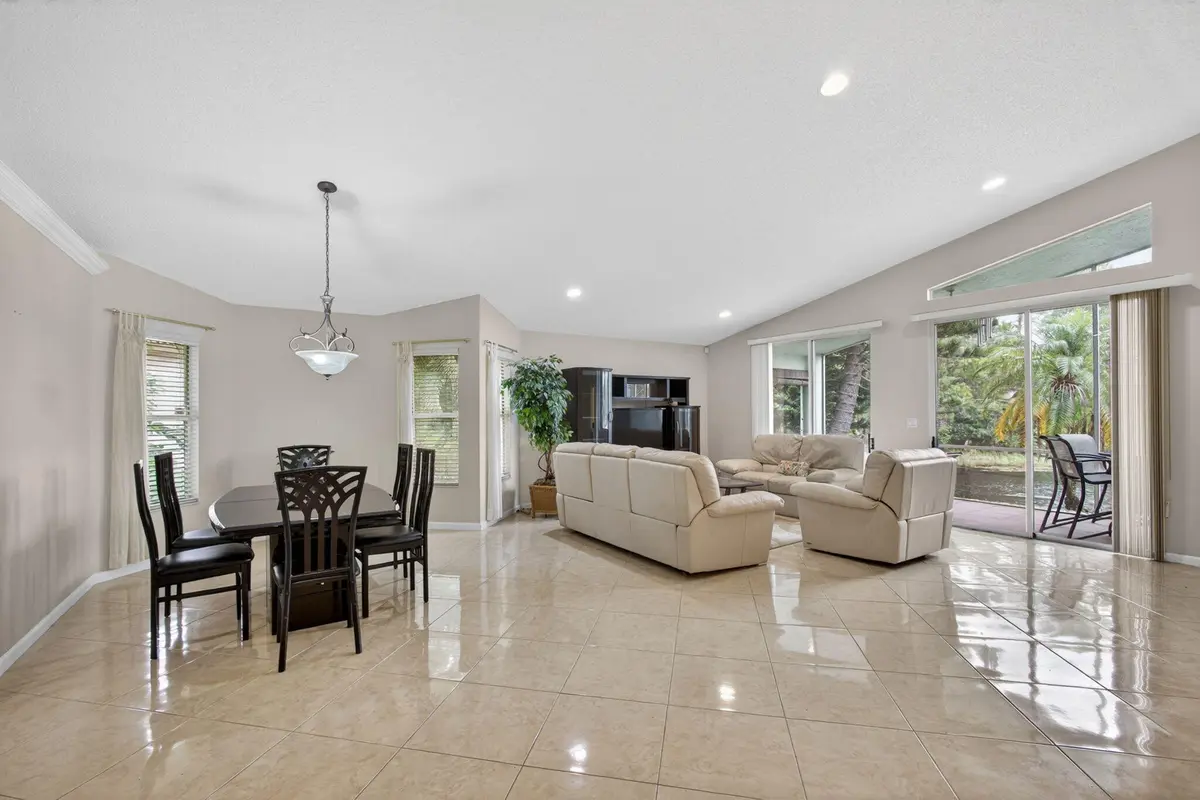 10-web-or-mls-5D1A9329 at 2860 Waters Edge Circle, Greenacres
