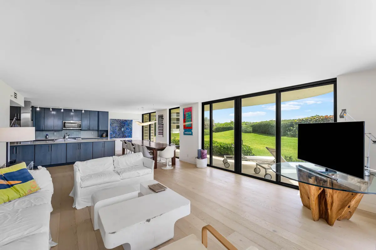 great room at 3360 S Ocean Boulevard 1 D I, Palm Beach