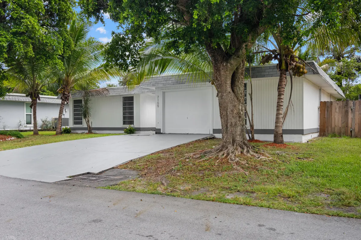 2k3a2604 3 at 7109 NW 68th Street, Tamarac