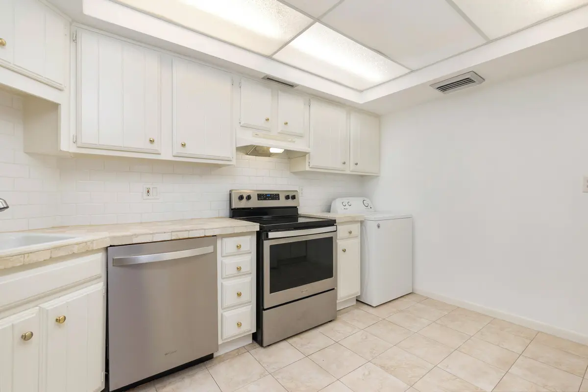 low-11 at 2000 Presidential Way 206, West Palm Beach
