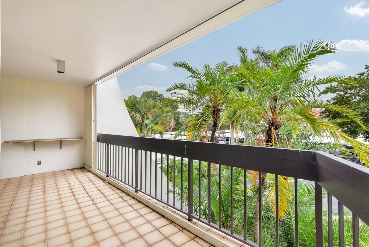 low-20 at 2000 Presidential Way 206, West Palm Beach