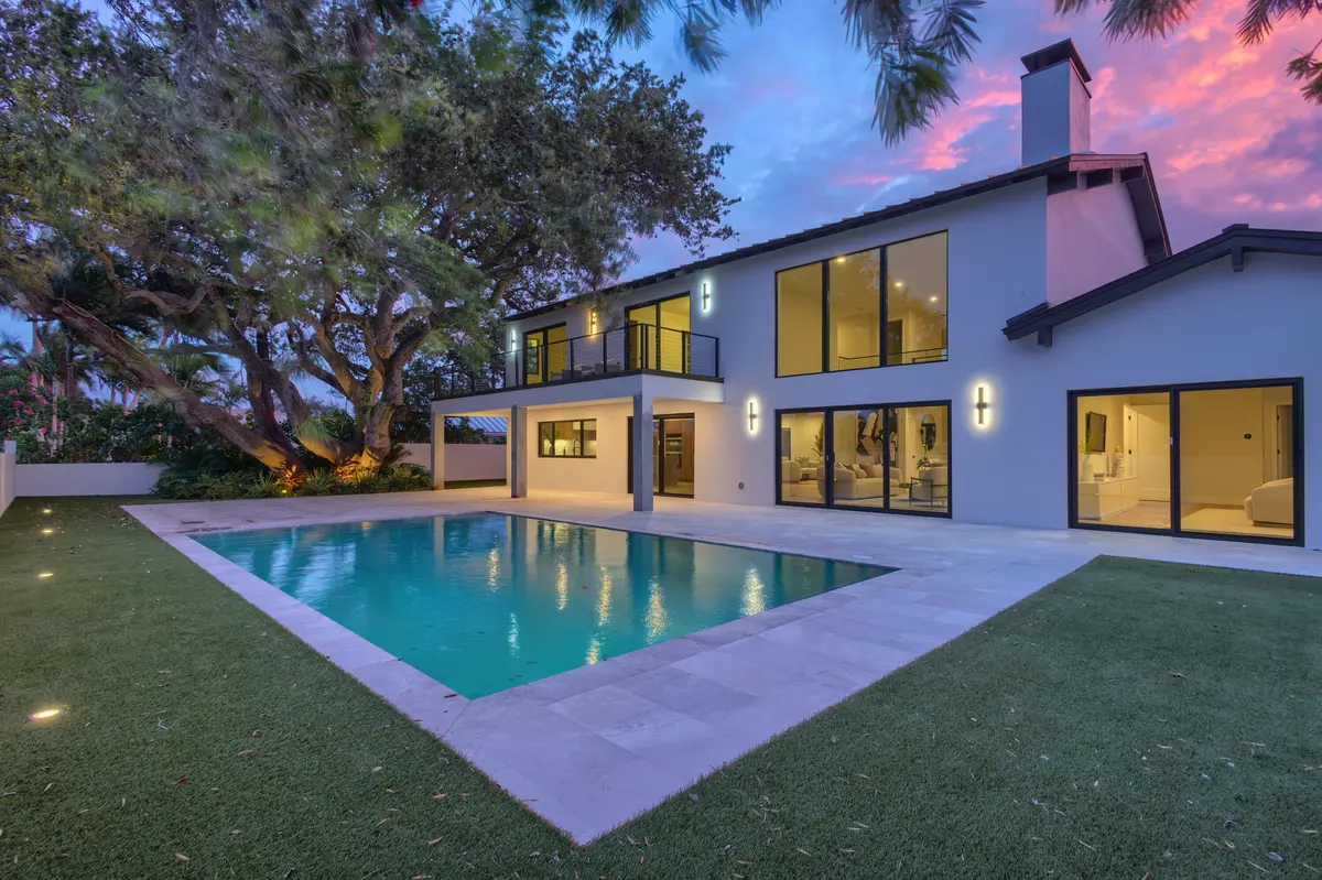 pool at 868 Country Club Drive, North Palm Beach