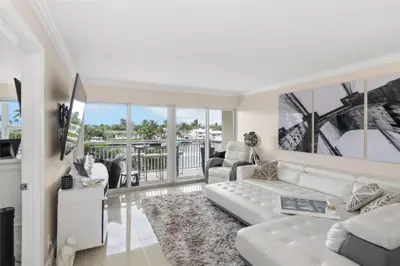 2611 N Riverside Drive 307, Pompano Beach – Condominium for sale