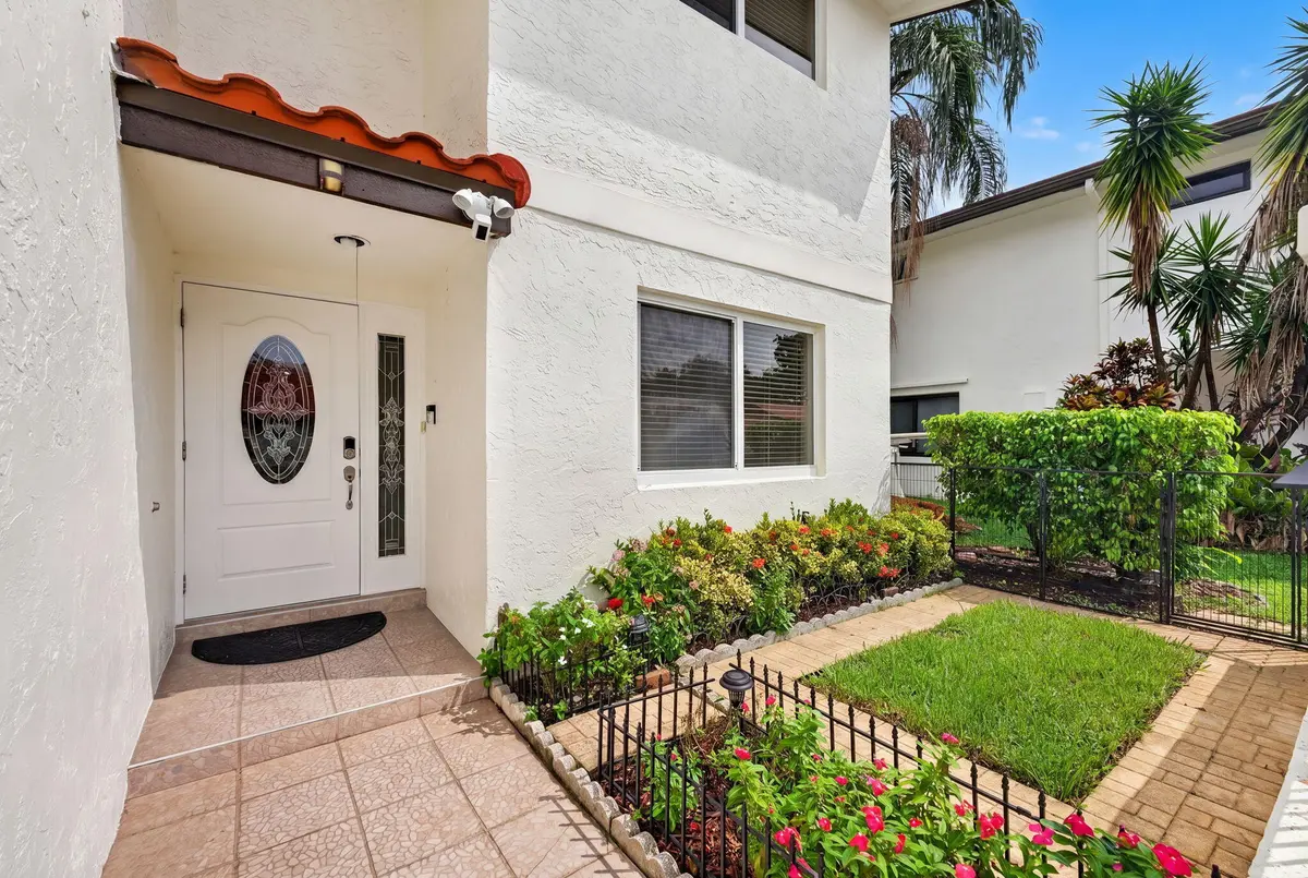 3-web-or-mls-Exterior_DSC08294_hf4k at 704 SW 89th Avenue, Plantation