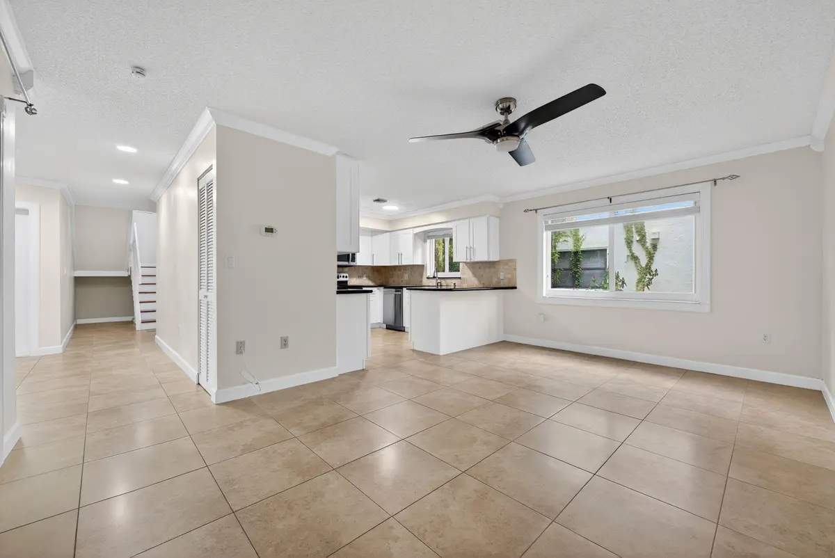 11-web-or-mls-DSC08584 at 704 SW 89th Avenue, Plantation