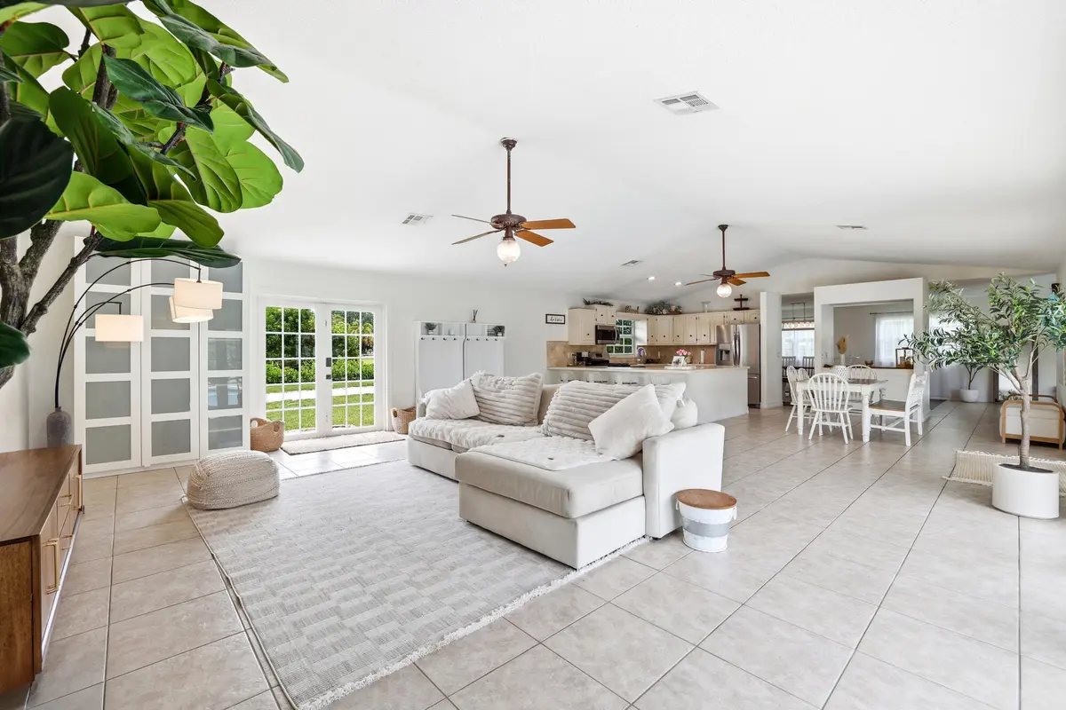 Living area at 785 Cindy Drive, Wellington