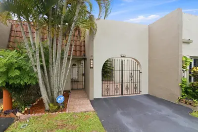 275 Jacaranda Drive, Plantation – Townhouse for sale