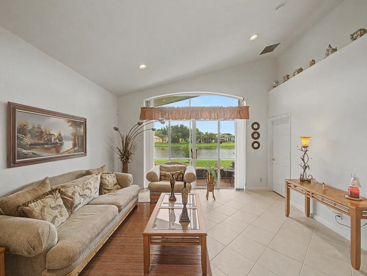 5-web-or-mls-009 at 806 NW Rutherford Court, Port St. Lucie