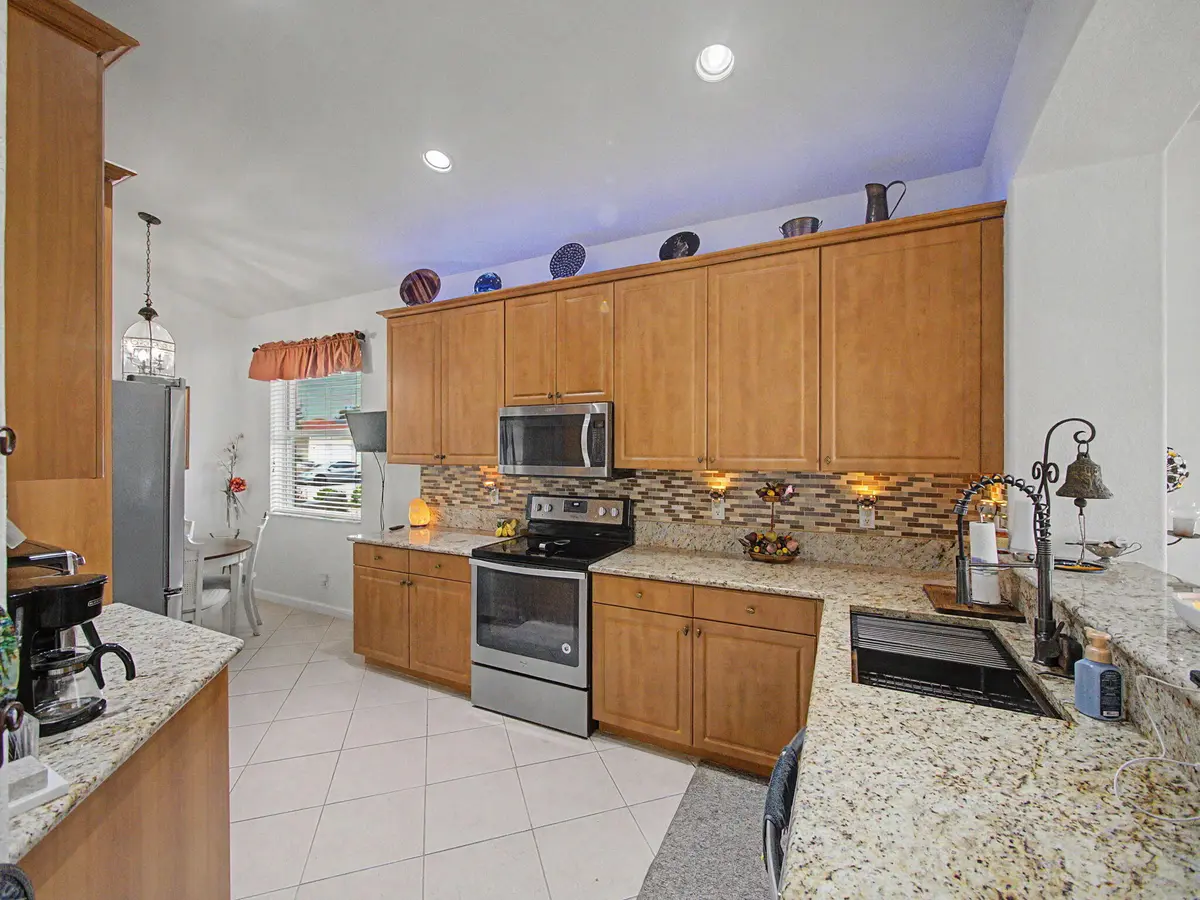 6-web-or-mls-017 at 806 NW Rutherford Court, Port St. Lucie