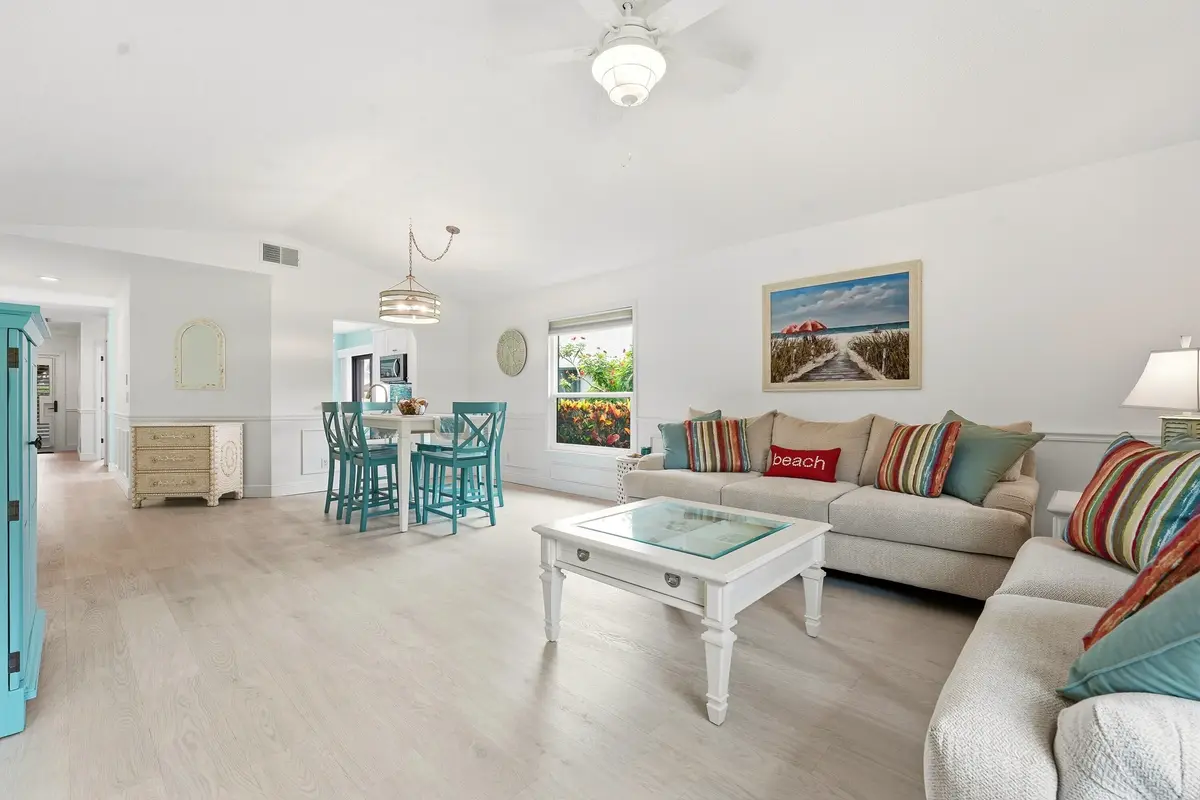 Living Dinina area at 6786 SE Yorktown Drive, Hobe Sound