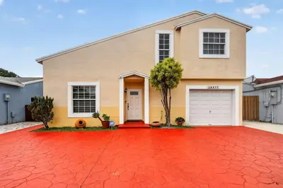 18977 NW 63rd Ct Circle, Miami Gardens – Single Family Residence for sale