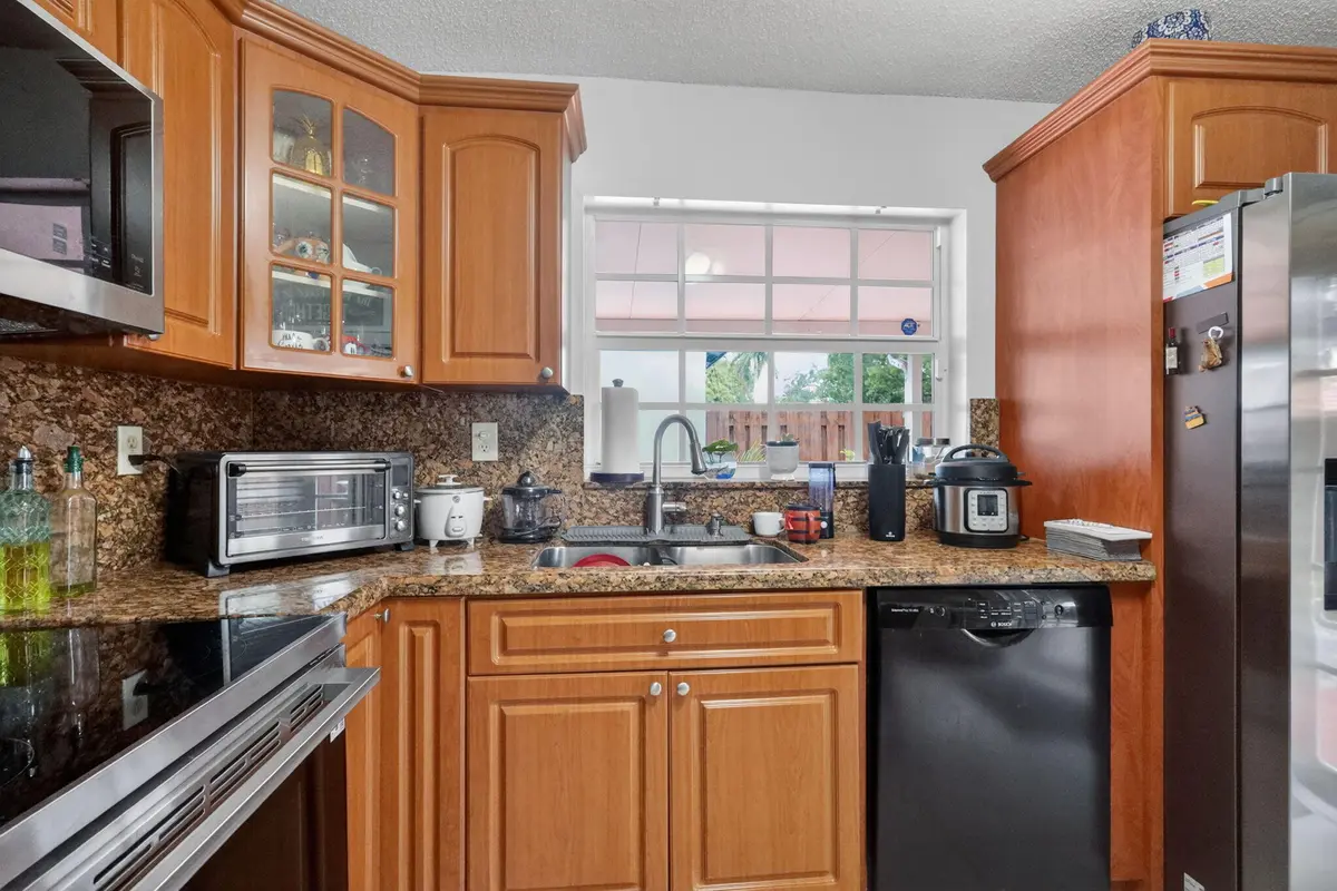 13-web-or-mls-8H3A9098 at 18977 NW 63rd Ct Circle, Miami Gardens
