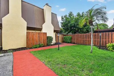 3502 Gardens E Drive B, Palm Beach Gardens – Townhouse for rent
