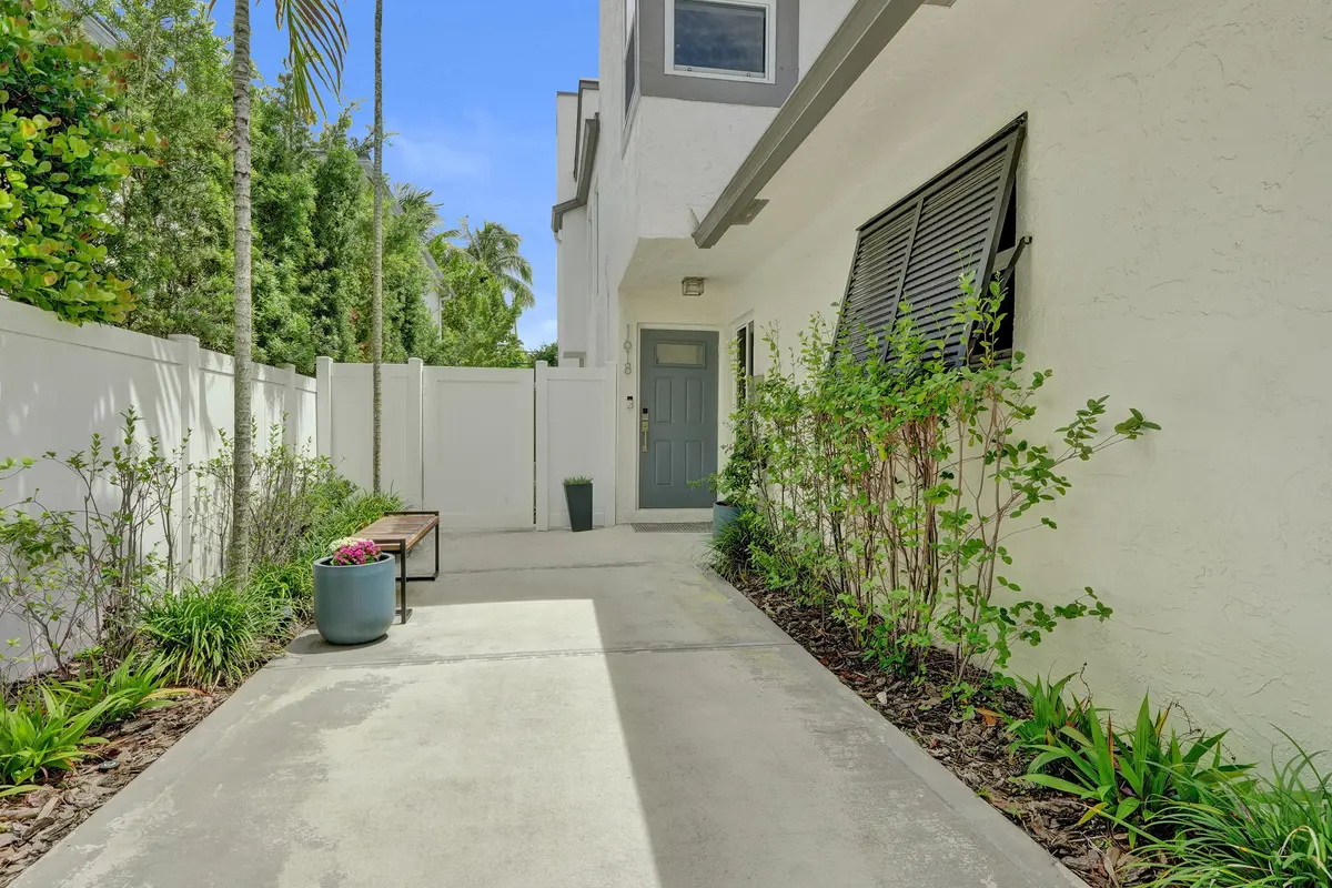 DSC07915 at 1618 NE 5th Street, Fort Lauderdale