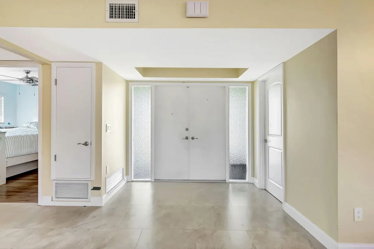 5-web-or-mls-5P1A0944 at 683 SE Harborview Drive, Port St. Lucie