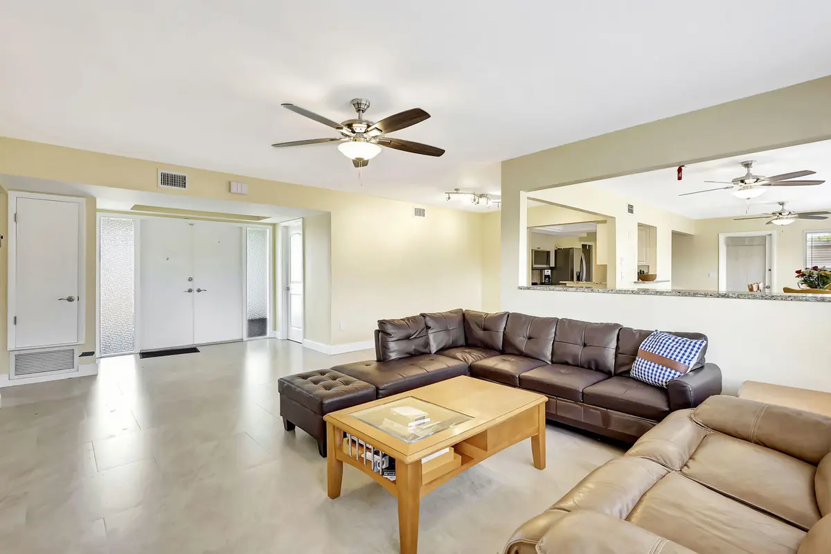 7-web-or-mls-5P1A0964 at 683 SE Harborview Drive, Port St. Lucie