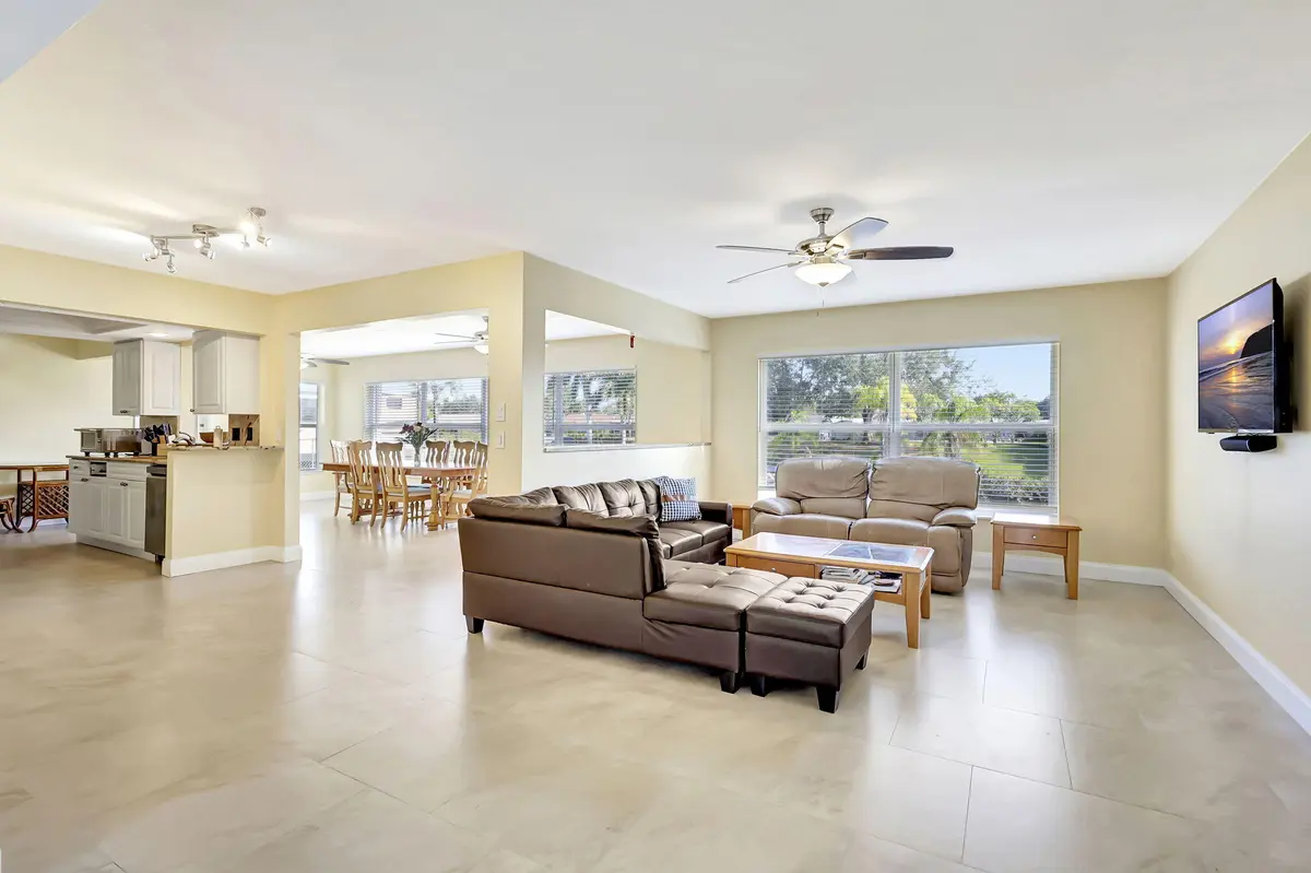 6-web-or-mls-5P1A0949 at 683 SE Harborview Drive, Port St. Lucie