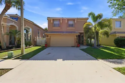 1327 Isleworth Court, Royal Palm Beach – Single Family Residence for sale