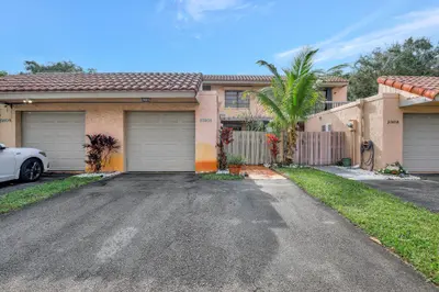 20606 NE 7th Court, Miami – Townhouse for sale