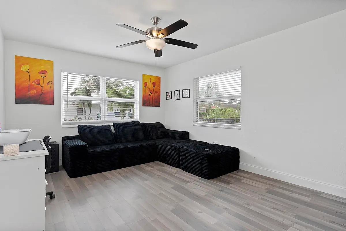 501sEstLvg1 at 501 S E Street, Lake Worth Beach