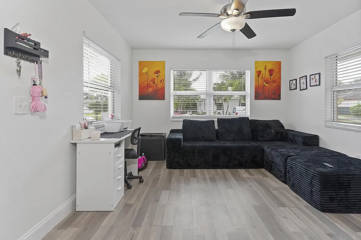 501sEstLvg2 at 501 S E Street, Lake Worth Beach