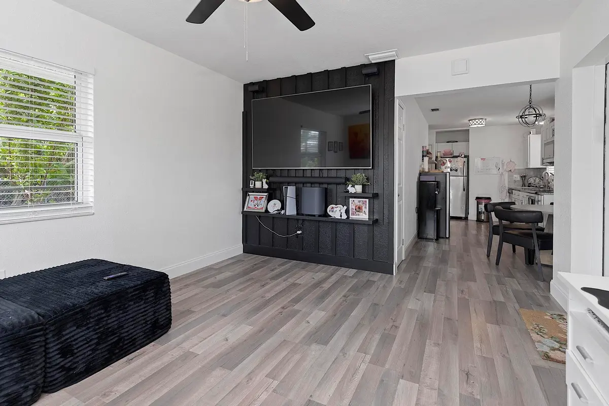 501sEstLvg3 at 501 S E Street, Lake Worth Beach