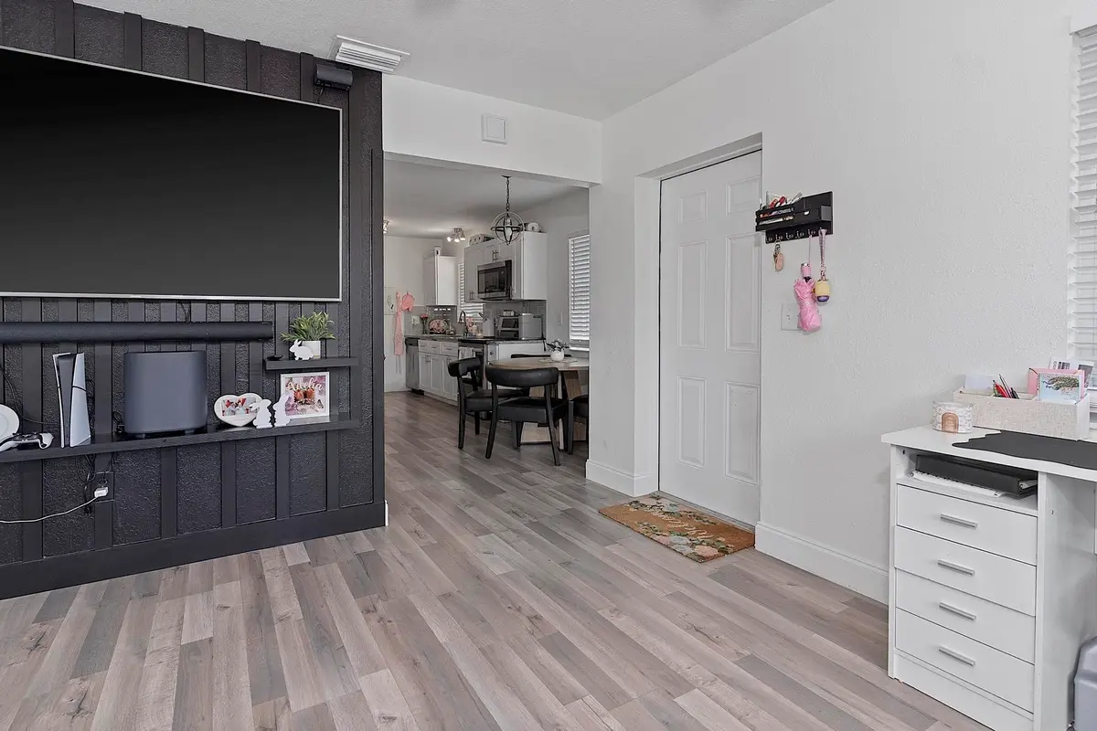 501sEstLvg4 at 501 S E Street, Lake Worth Beach