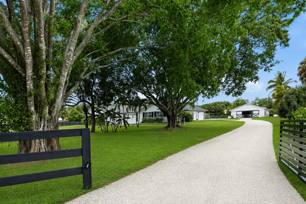 Entrance of property at 785 Cindy Drive, Wellington