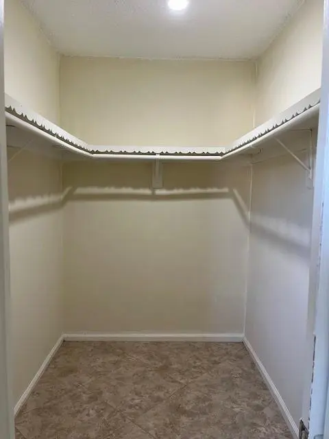 HUGE WALK IN at 10631 NW 39th Street, Coral Springs