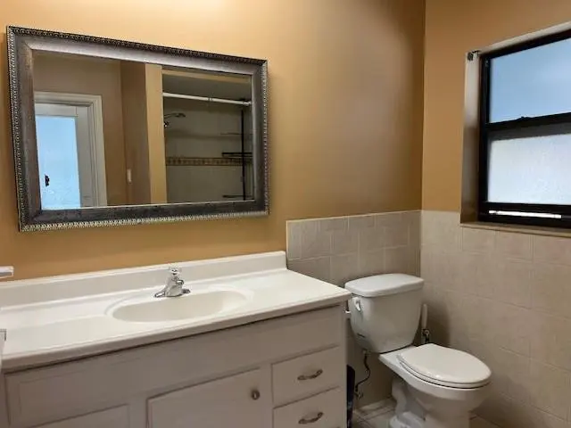 MASTER BATHROOM at 10631 NW 39th Street, Coral Springs