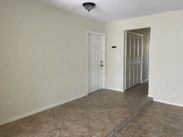 VERY LARGE FOYER at 10631 NW 39th Street, Coral Springs