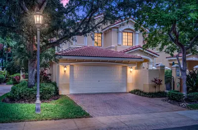 1687 Passion Vine Circle 1687, Weston – sold