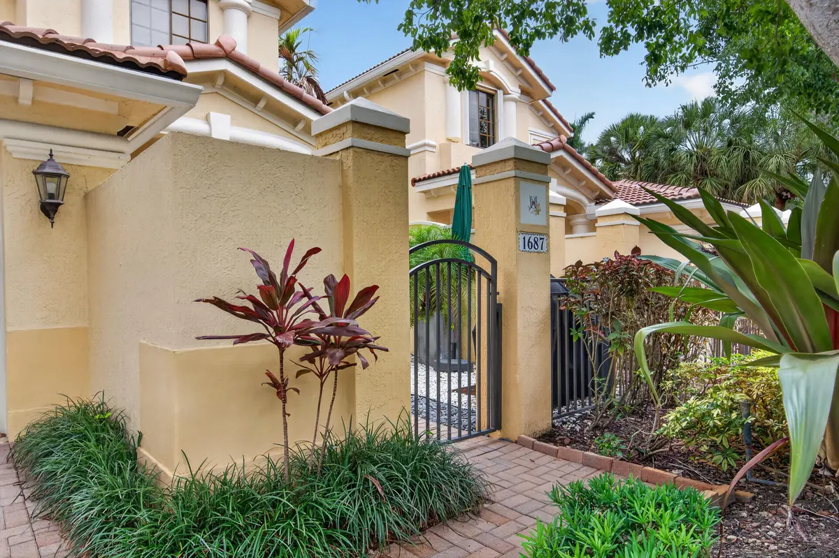1687-8 at 1687 Passion Vine Circle 1687, Weston