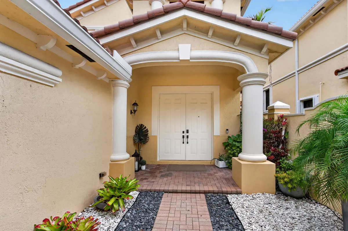 1687-9 at 1687 Passion Vine Circle 1687, Weston